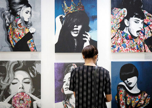 معرض "فنون العالم دبي" يستقطب أسماء عالمية