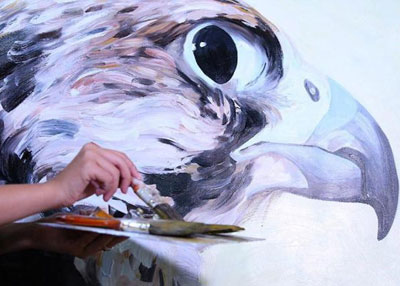 إبداعات تراثية إماراتية خالصة للتشكيلية بدور آل علي